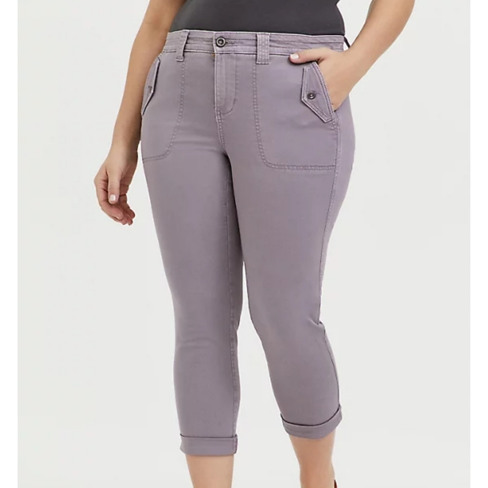 Torrid Capris  *Black not the grey in the first pictures*